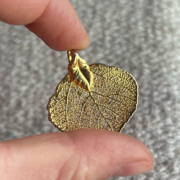 Gold Aspen Leaf Pendant - Picture 7 of 7